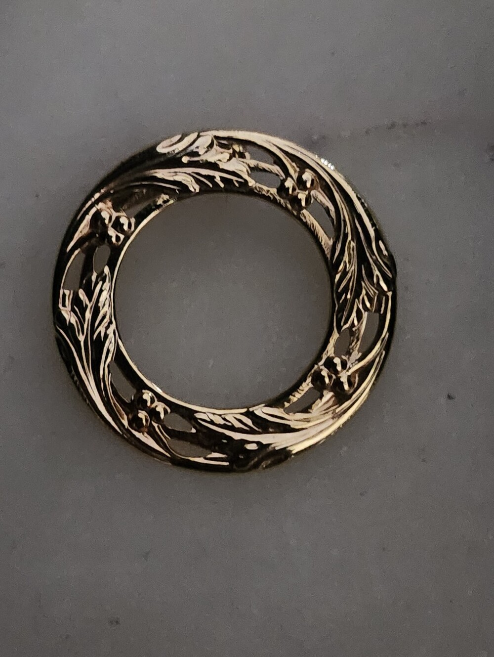 Elegent Gold Tone Floral Open Circle Brooch